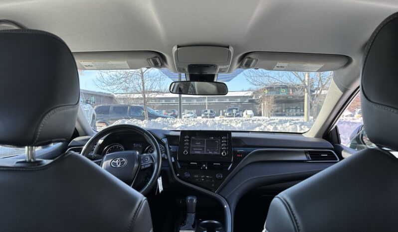 
								2022 Toyota Camry SE full									