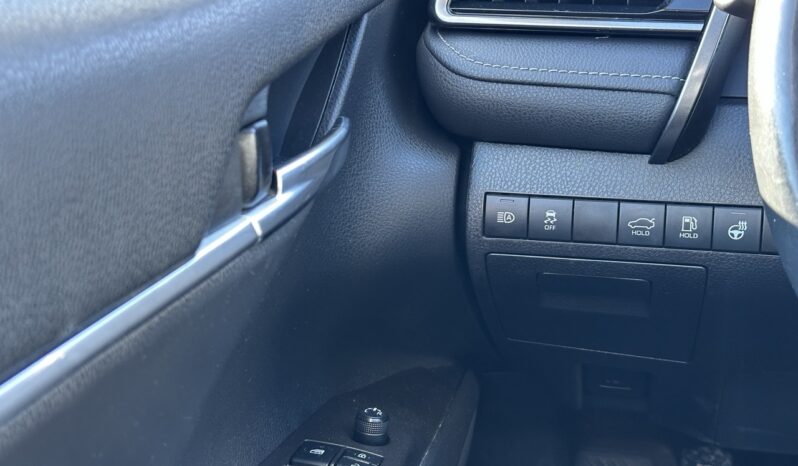 
								2022 Toyota Camry SE full									