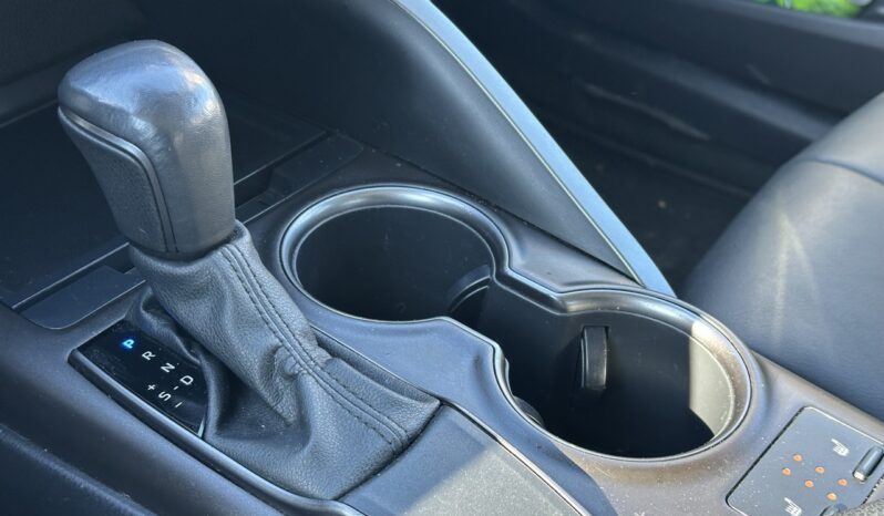 
								2022 Toyota Camry SE full									