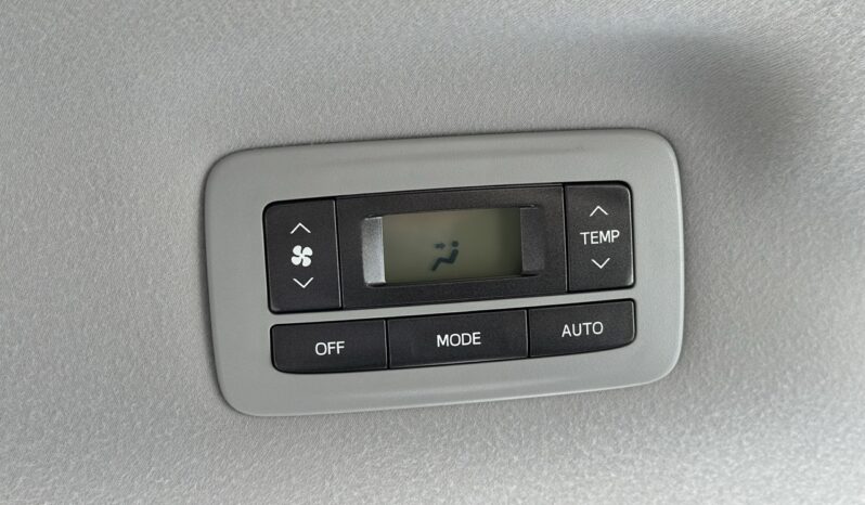 
								2014 Toyota Sienna LE full									
