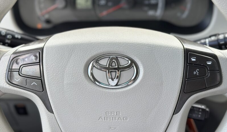 
								2014 Toyota Sienna LE full									