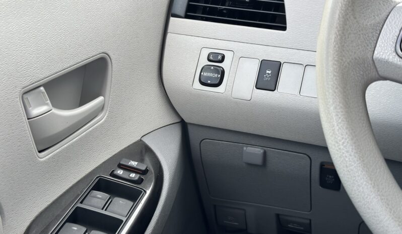 
								2014 Toyota Sienna LE full									