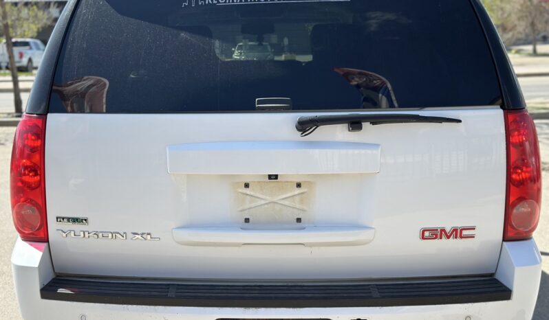 
								2011 GMC Yukon XL full									