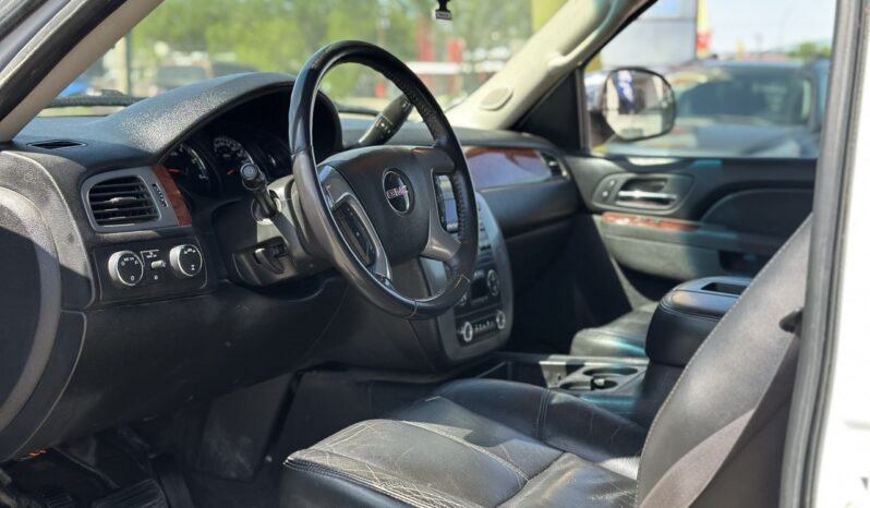
								2011 GMC Yukon XL full									