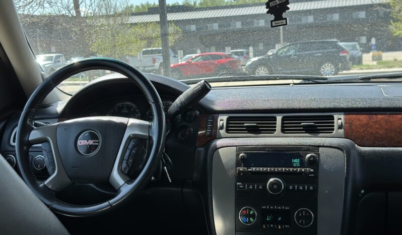 
								2011 GMC Yukon XL full									