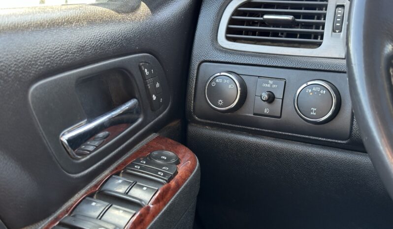 
								2011 GMC Yukon XL full									