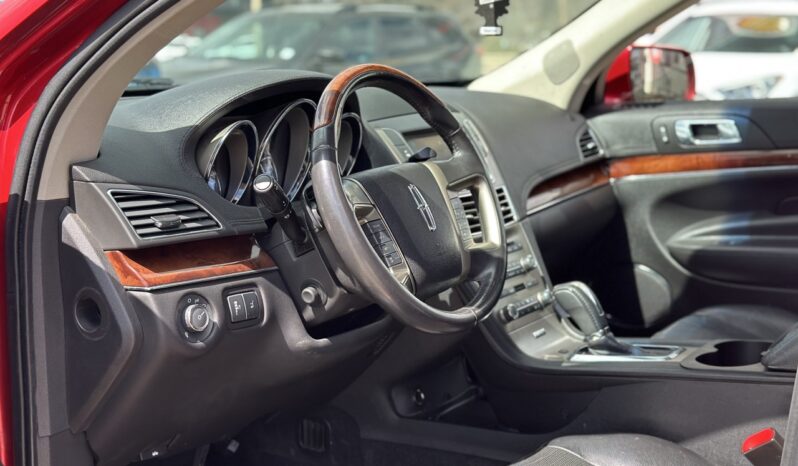 
								2011 Lincoln MKT full									
