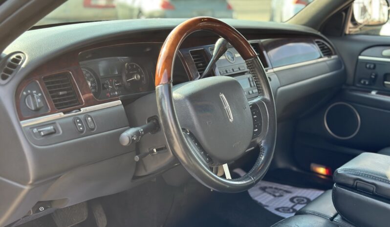 
								2009 Lincoln Town Car Signature Limited full									