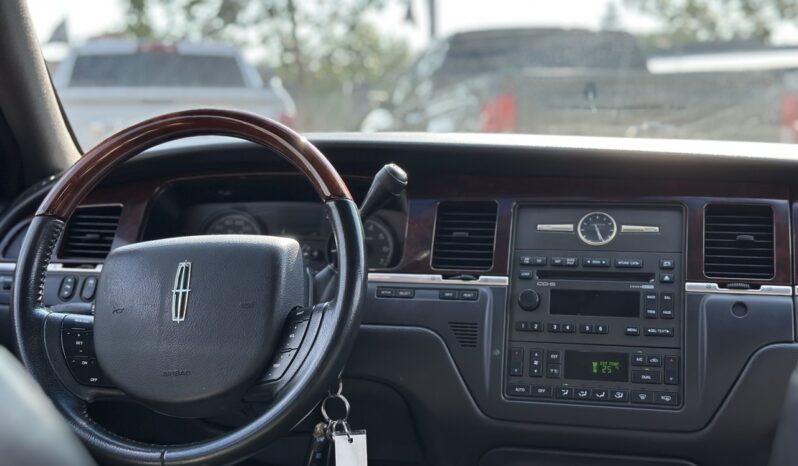 
								2009 Lincoln Town Car Signature Limited full									