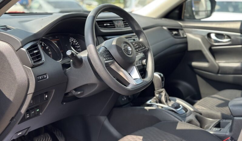 
								2018 Nissan Rogue SV full									