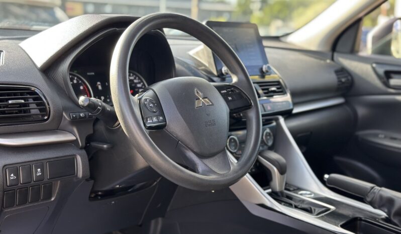 
								2022 Mitsubishi Eclipse Cross ES full									